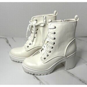 Bamboo Women's Off-White Heeled Combat Boots Size 8 Lace-Up Chunky Heel Stylish
